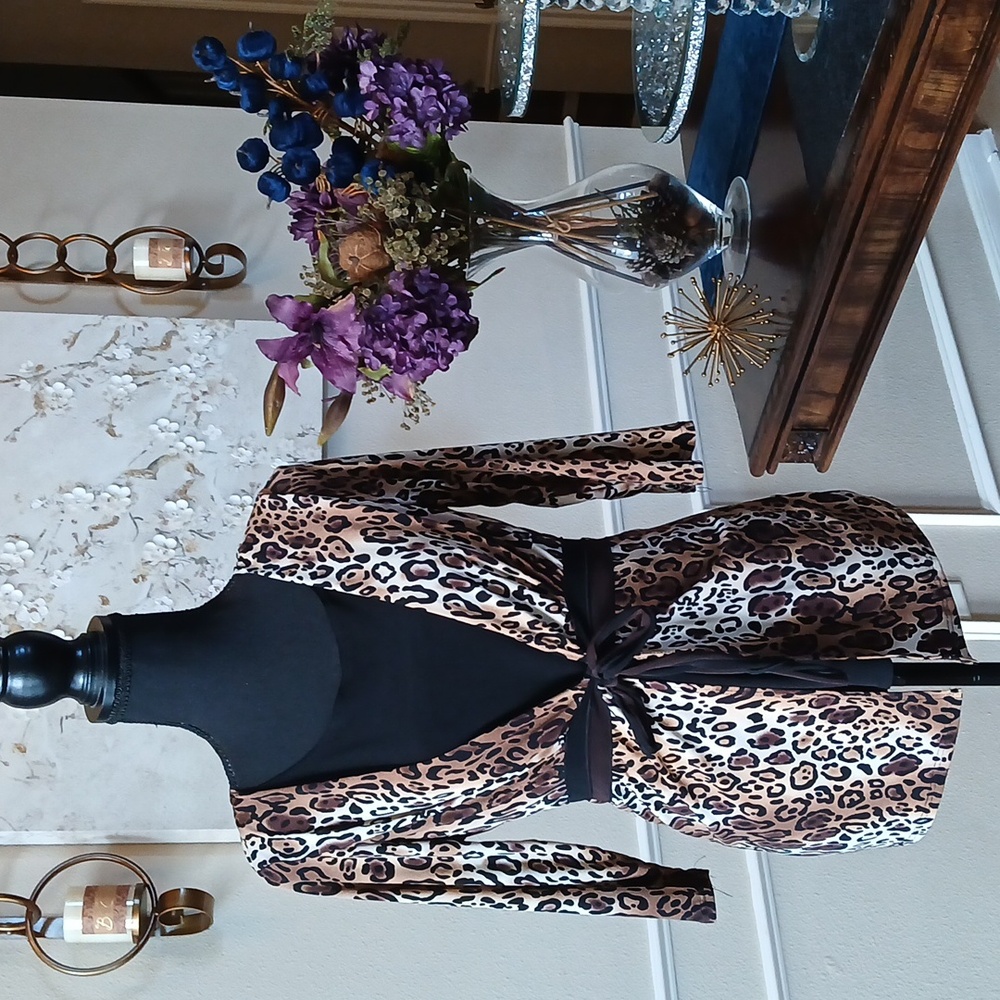 Exotic Leopard Print Open Front Top By Only Nine. Size M